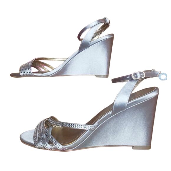 BADGLEY MISCHKA Belle Silver Satin Wedge Heels Sandals Womens Size 6 - Picture 1 of 8